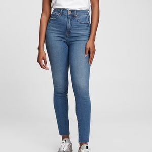 GAP Skinny high rise jeans with distressed hem size 33/16
